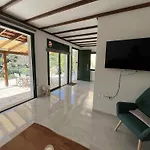 Kalidoniahouses Nyaraló Péra Pedí