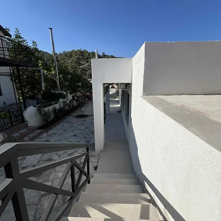 Nyaraló Kalidoniahouses Péra Pedí